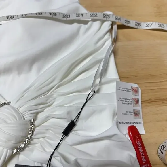 Mac Duggal NWT Draped Side Knot Jersey Gown Rhinestone Ring White Size 22 *Flaw* - Picture 7 of 12